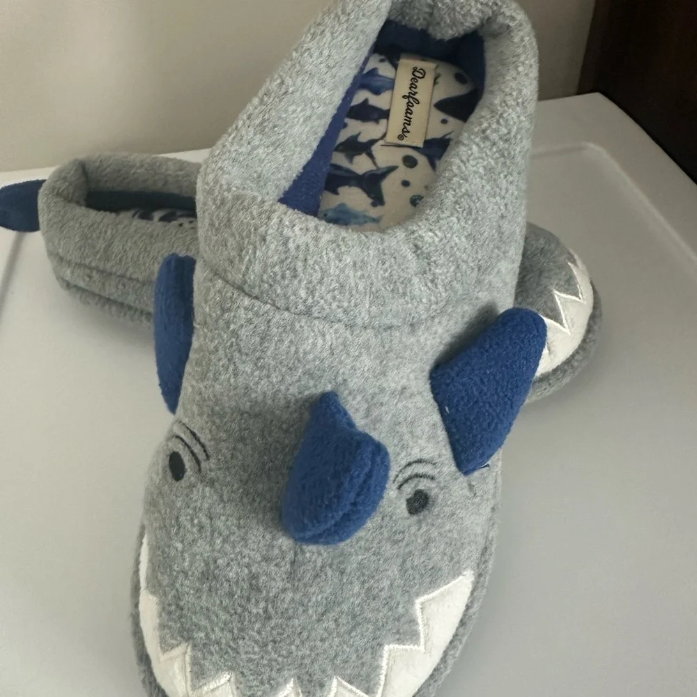 🩵$5 Dearfoams Gray Slippers SIZE 4.5